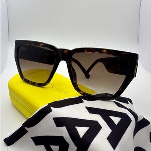 Marc Jacobs Tortoiseshell Square Frame Sunglasses with Case NWOT